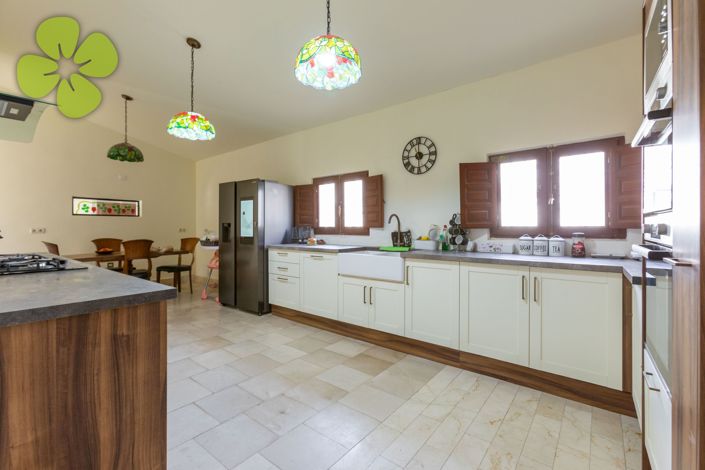 Image No.11-6 Bed Country House for sale