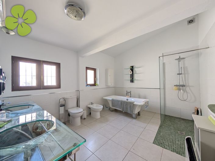 Image No.13-6 Bed Country House for sale