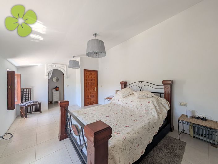 Image No.15-6 Bed Country House for sale