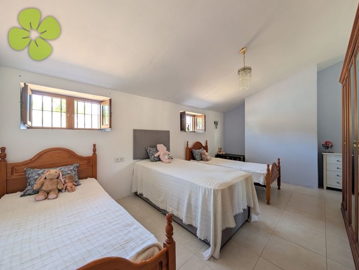 Image No.18-6 Bed Country House for sale