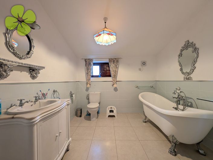 Image No.21-6 Bed Country House for sale