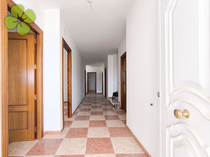 Image No.4-4 Bed Villa for sale