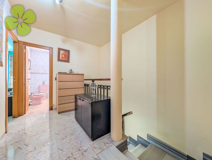 Image No.13-4 Bed Townhouse for sale