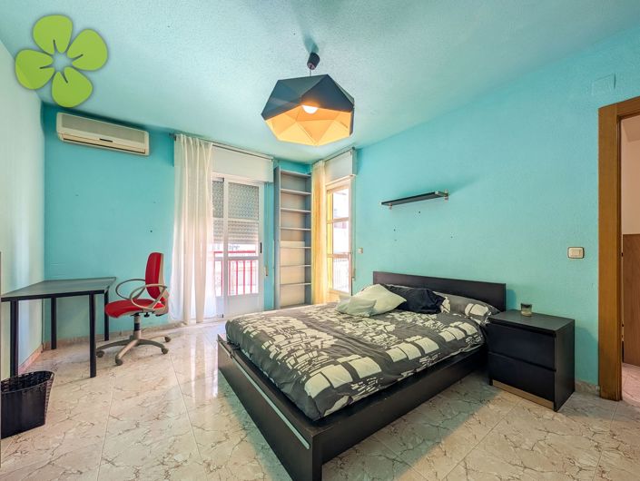 Image No.17-4 Bed Townhouse for sale