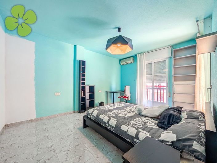 Image No.18-4 Bed Townhouse for sale