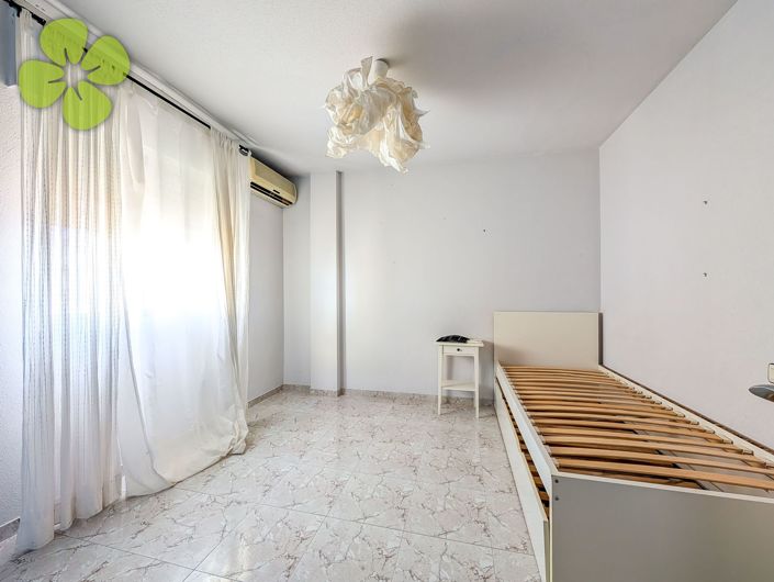 Image No.22-4 Bed Townhouse for sale