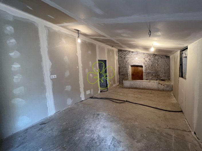 Image No.18-3 Bed Country House for sale