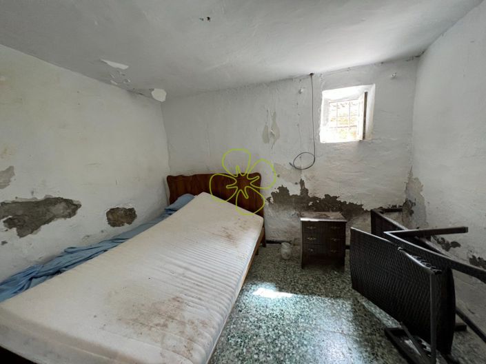 Image No.19-3 Bed Country House for sale