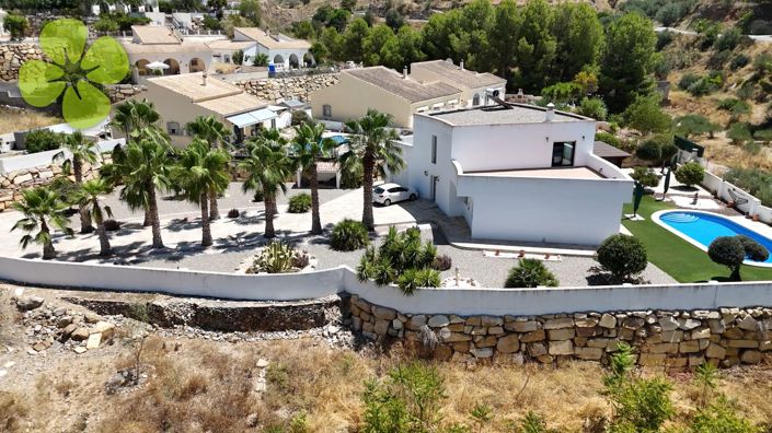 Image No.2-5 Bed Villa for sale