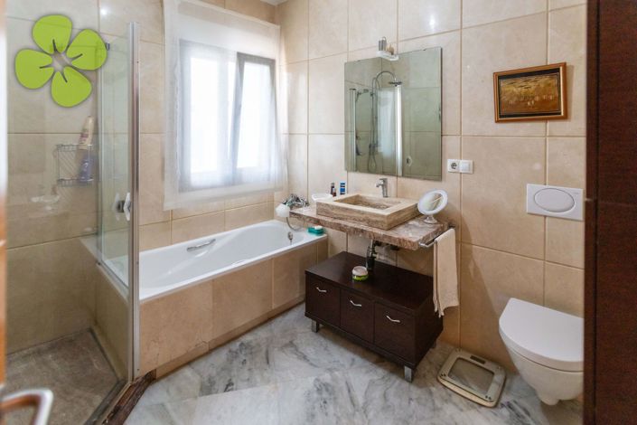 Image No.9-5 Bed Villa for sale