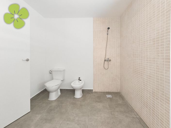 Image No.11-6 Bed Townhouse for sale