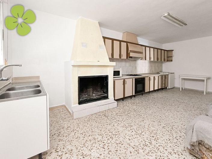 Image No.12-6 Bed Townhouse for sale