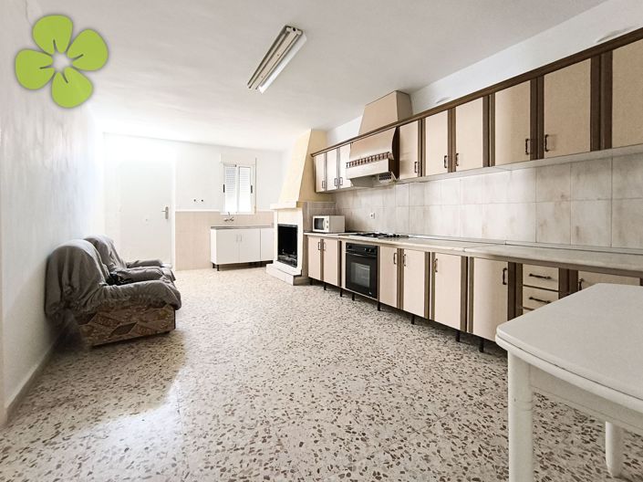 Image No.13-6 Bed Townhouse for sale