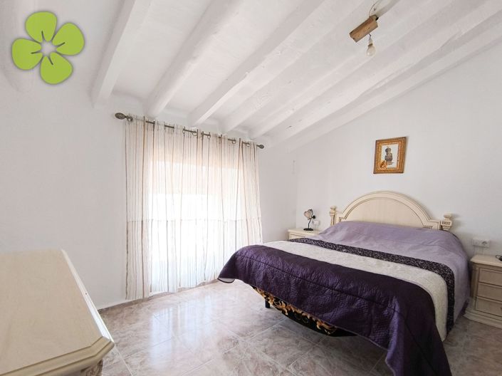 Image No.18-6 Bed Townhouse for sale