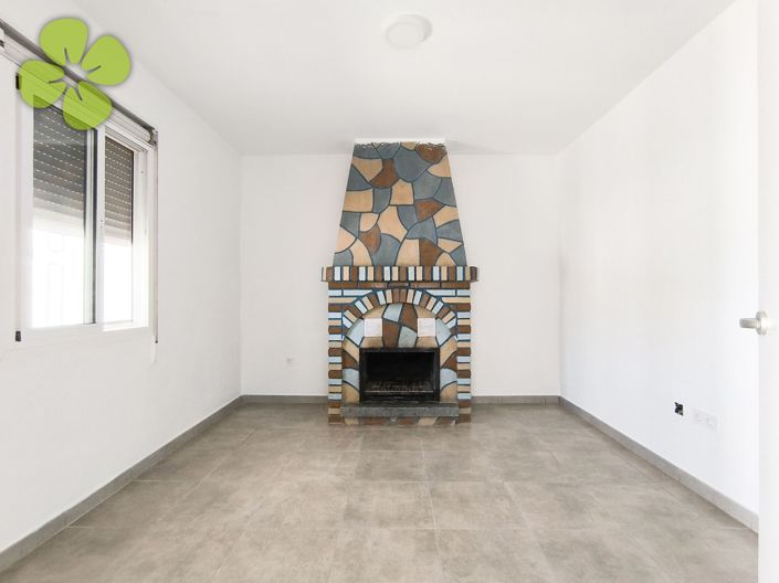 Image No.2-6 Bed Townhouse for sale