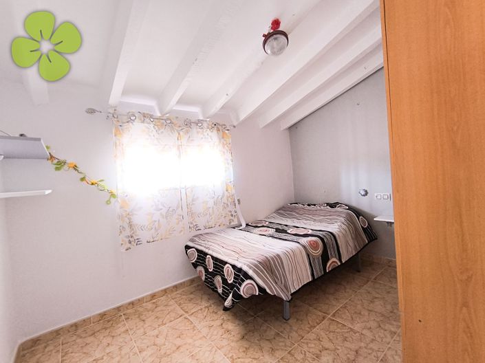 Image No.21-6 Bed Townhouse for sale