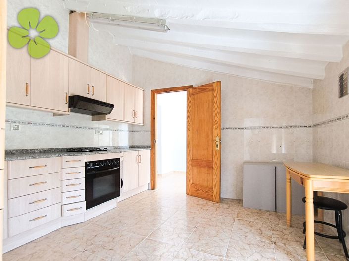 Image No.22-6 Bed Townhouse for sale