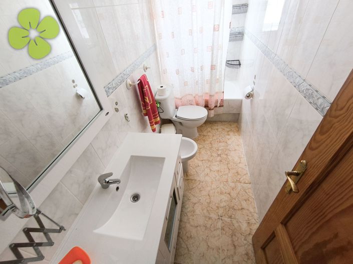 Image No.23-6 Bed Townhouse for sale