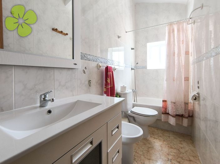 Image No.24-6 Bed Townhouse for sale