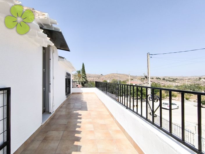 Image No.28-6 Bed Townhouse for sale