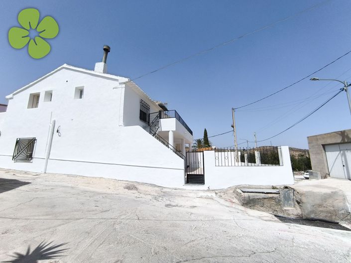 Image No.30-6 Bed Townhouse for sale