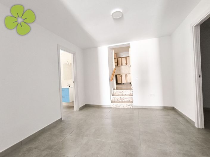 Image No.6-6 Bed Townhouse for sale