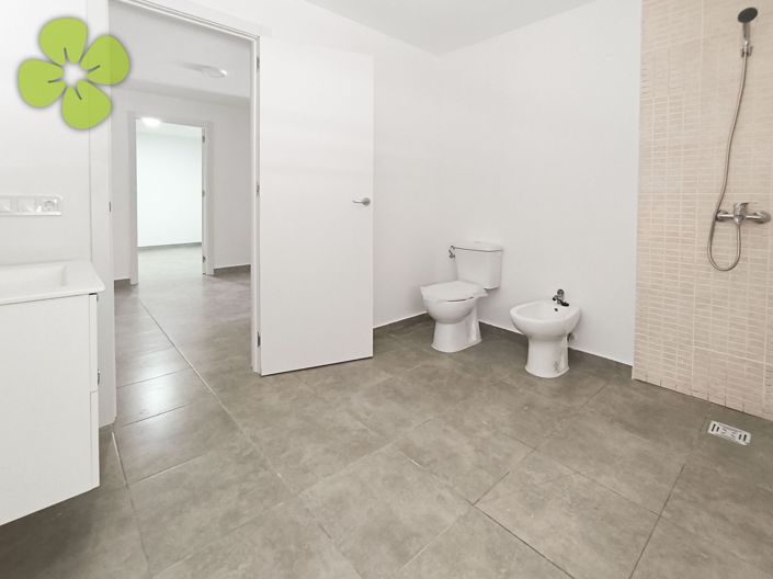 Image No.9-6 Bed Townhouse for sale