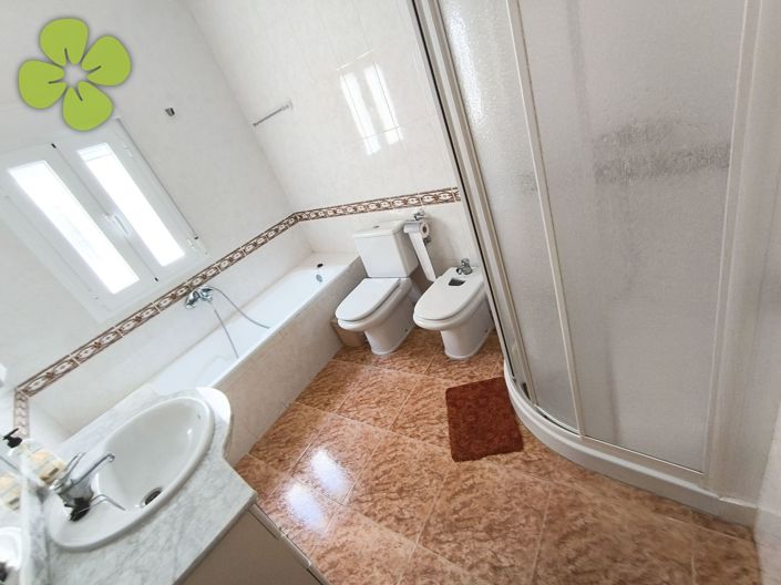 Image No.15-4 Bed Country House for sale