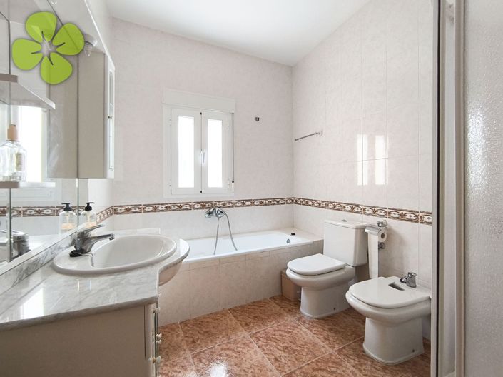 Image No.17-4 Bed Country House for sale