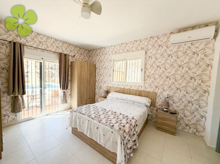 Image No.10-3 Bed Country House for sale