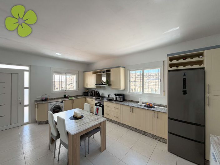 Image No.8-3 Bed Country House for sale