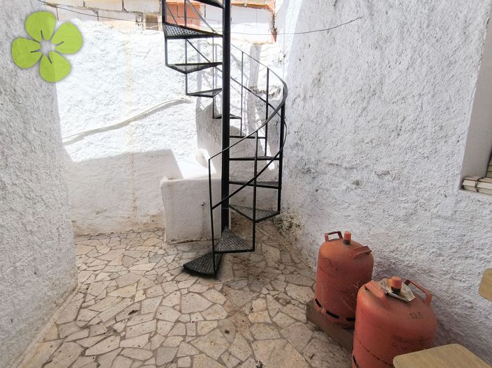 Image No.14-3 Bed Country House for sale