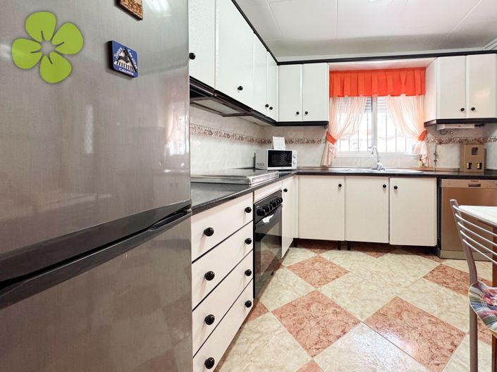 Image No.6-8 Bed Village House for sale