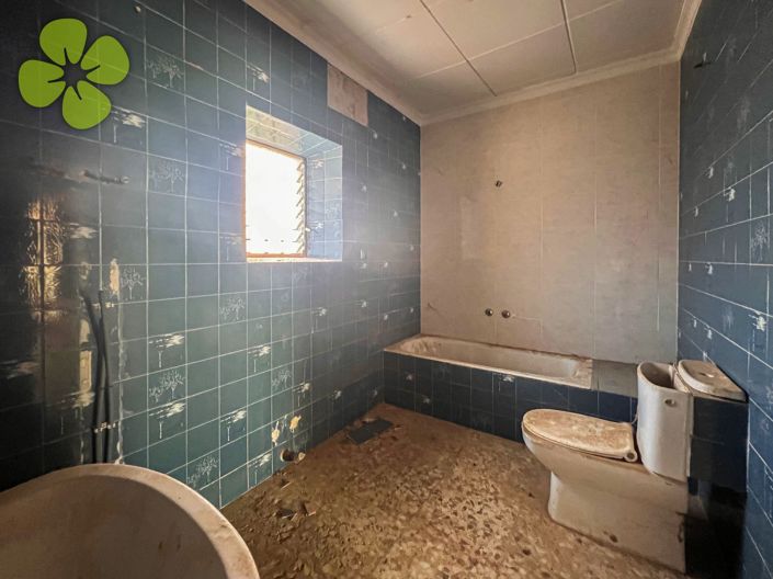 Image No.13-4 Bed Country House for sale