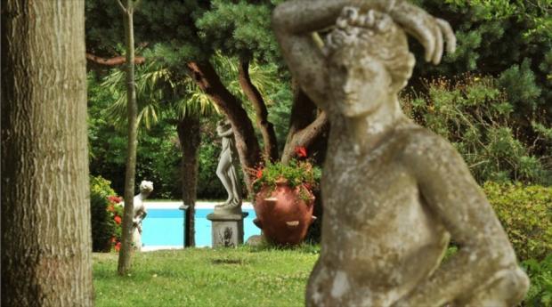 Image No.4-15 Bed Villa for sale