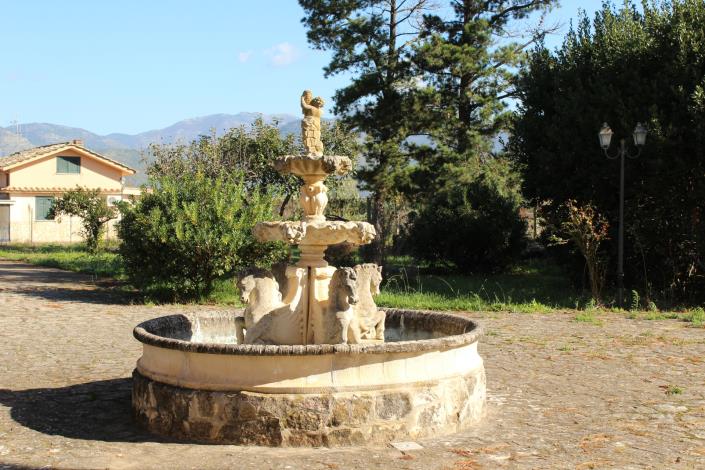 Image No.5-8 Bed Country House for sale