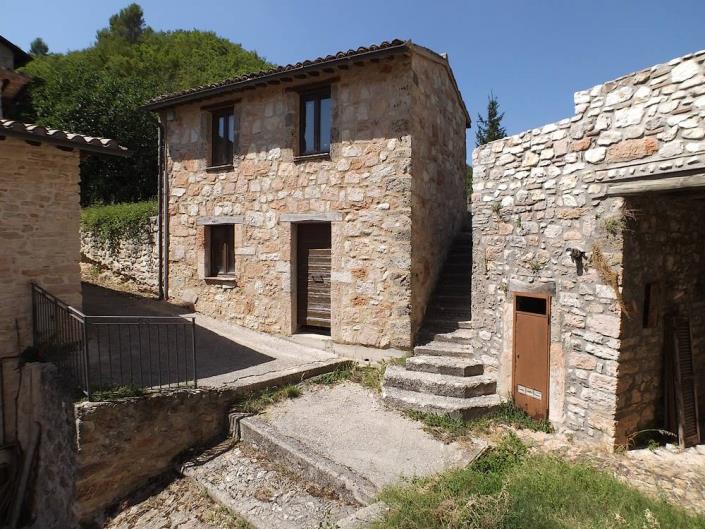 Image No.23-9 Bed Property for sale