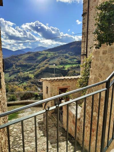 Image No.6-9 Bed Property for sale