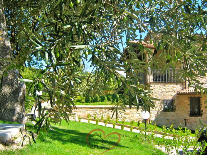 Image No.5-6 Bed Property for sale