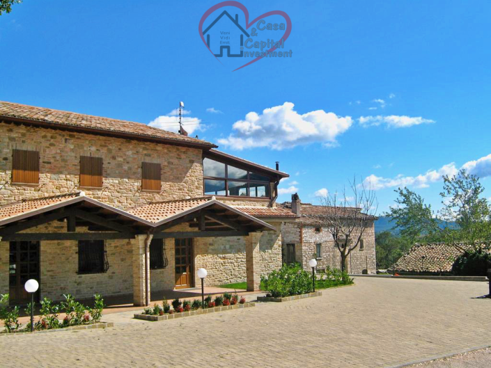 Image No.4-6 Bed Property for sale