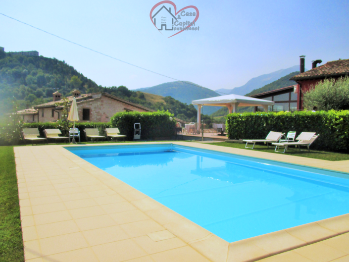 Image No.1-6 Bed Property for sale