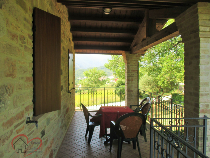 Image No.19-6 Bed Property for sale