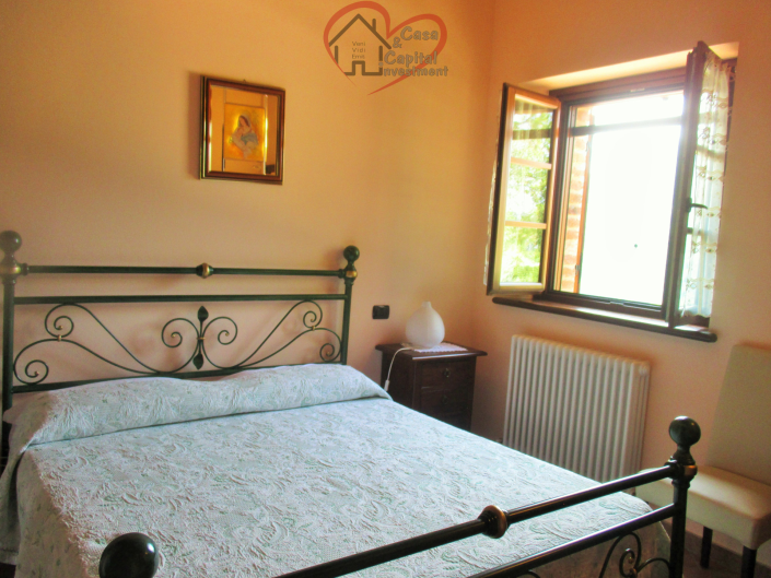 Image No.24-6 Bed Property for sale