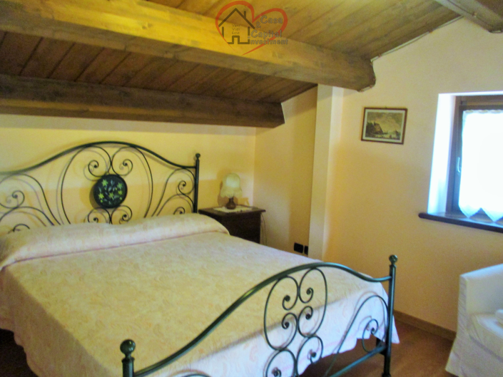 Image No.26-6 Bed Property for sale