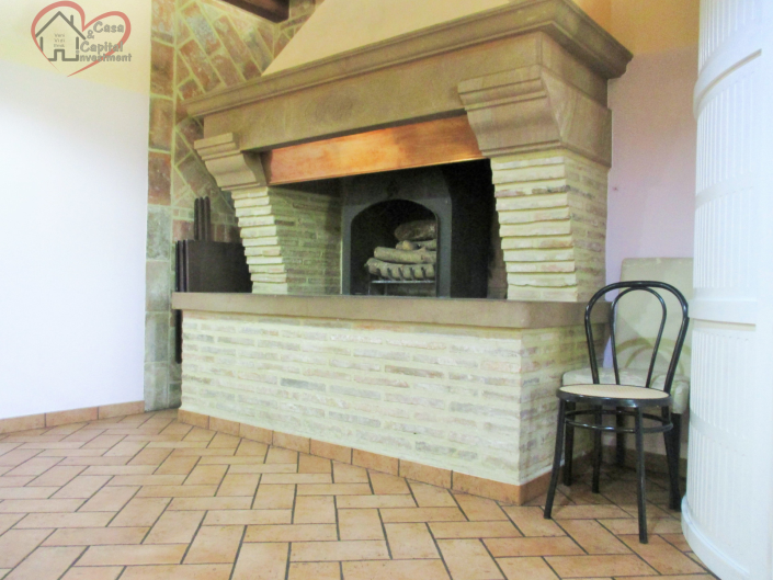 Image No.30-6 Bed Property for sale