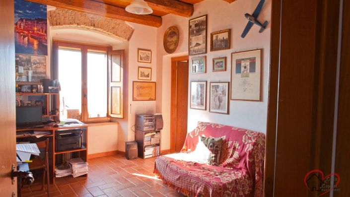 Image No.19-5 Bed Country Property for sale