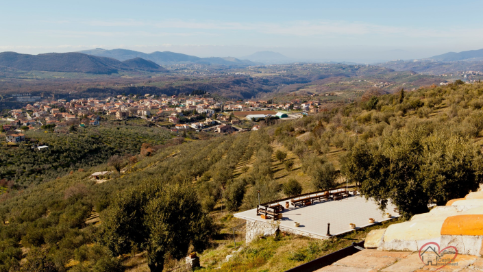 Image No.8-5 Bed Country Property for sale