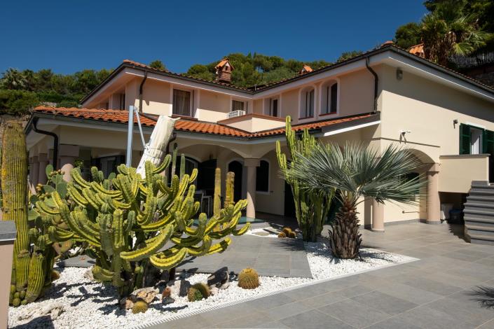 Image No.4-5 Bed House/Villa for sale