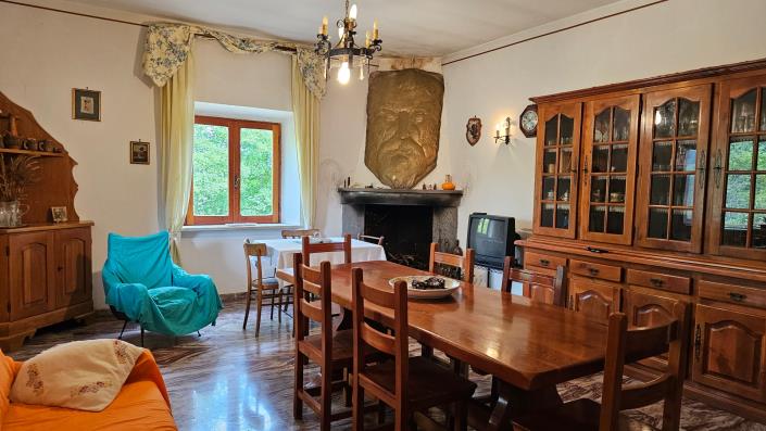 Image No.13-5 Bed Farmhouse for sale