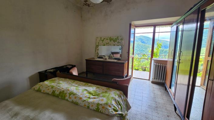 Image No.16-5 Bed Farmhouse for sale